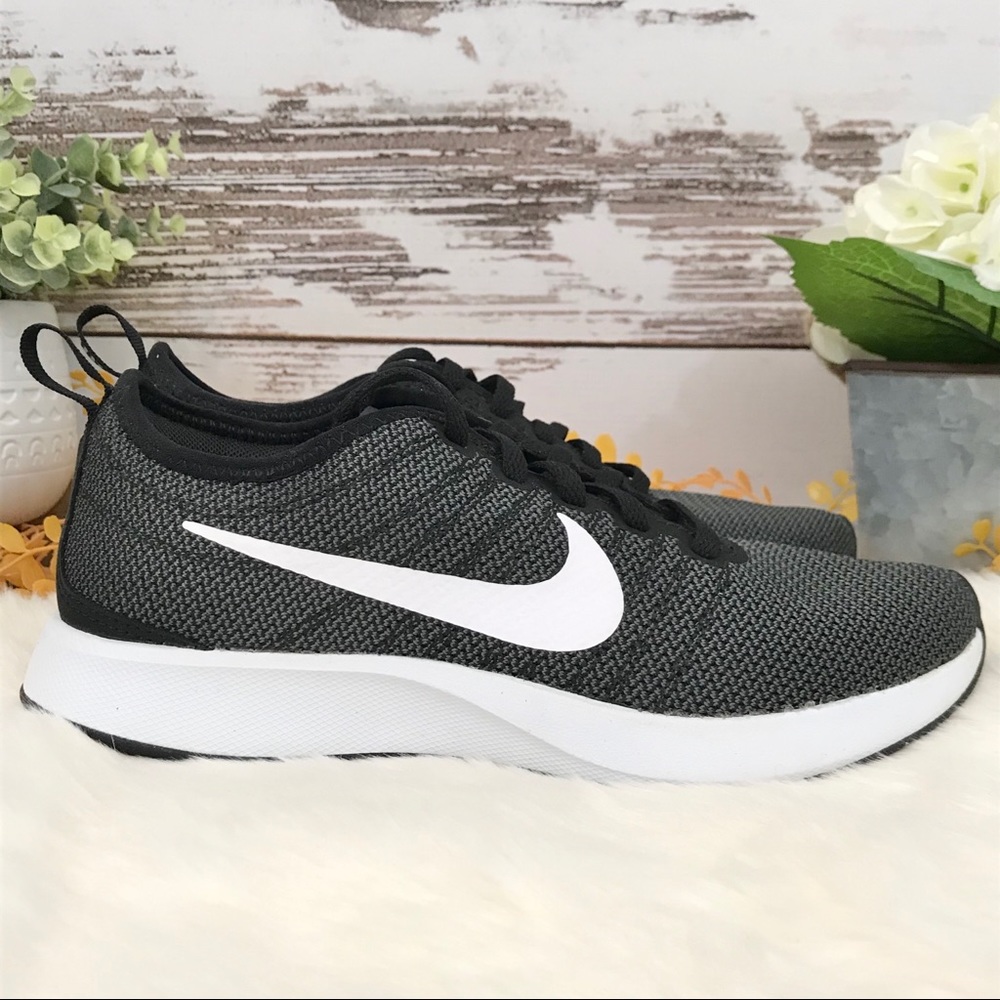 NEW Nike Women’s DualTone Racer - Black/White - Picture 4 of 8